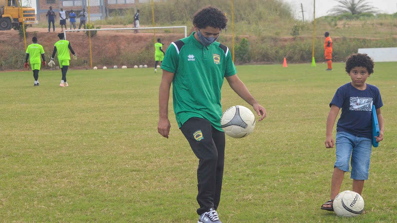 KOTOKO SIGNED FABIO GAMA BASE ON  VIDEO CLIPS