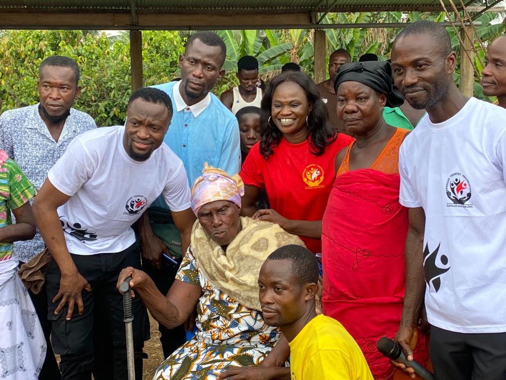 Ghanaian attacker Bernard Tekpetey donate to Orphans
