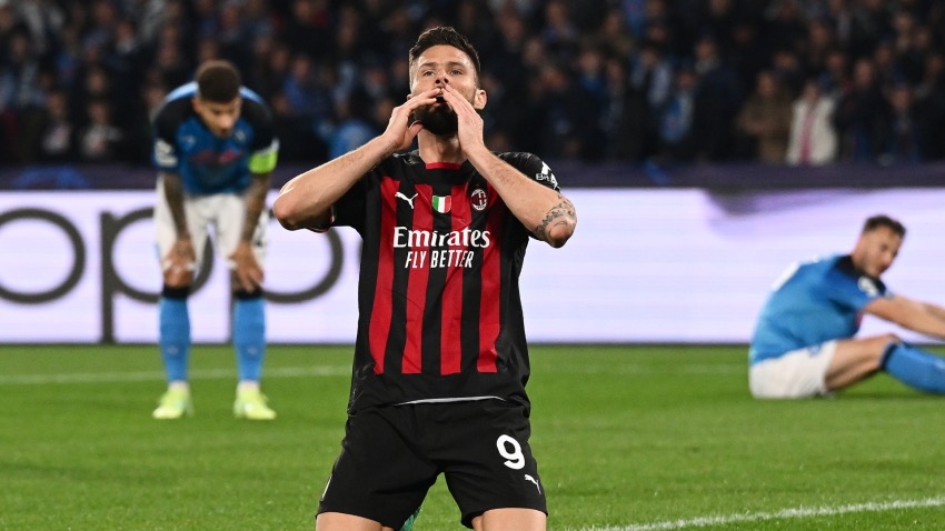 Giroud strike sends battling Rossoneri into last four