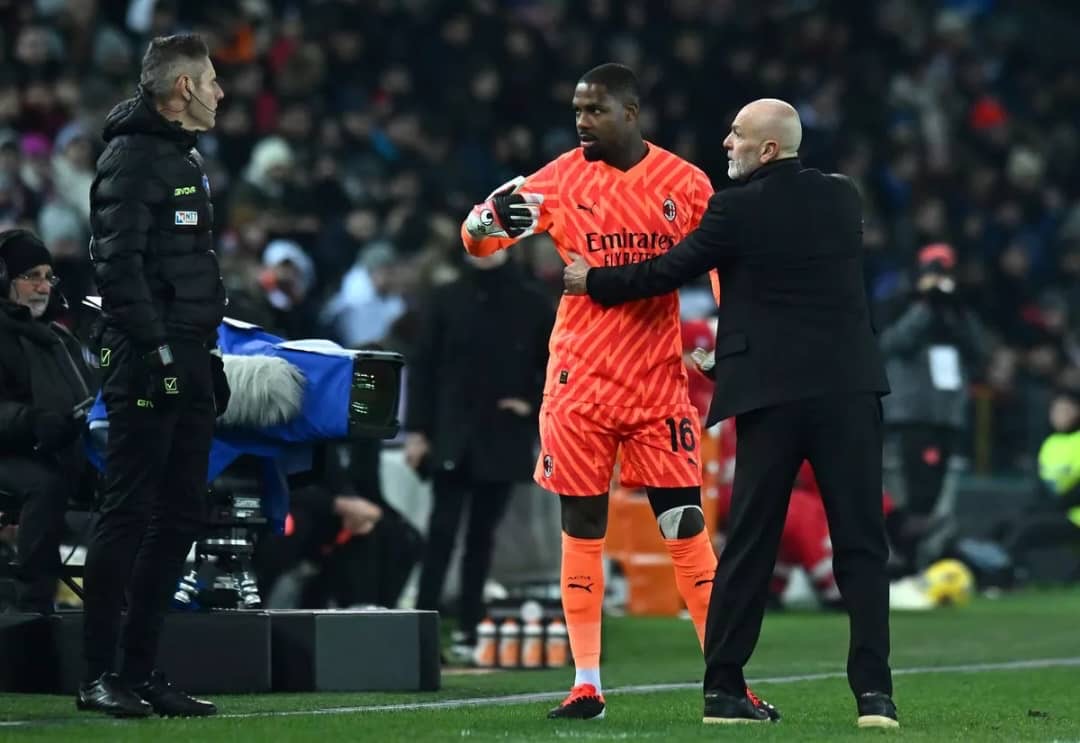 AC Milan’s match was suspended after Mike Maignan walked off the pitch